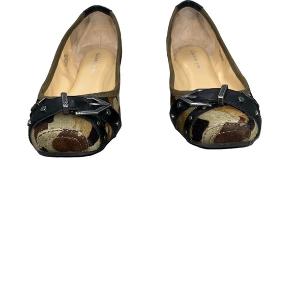 Gianni Bini Calf Hair Camo Flats Size 8 - Picture 5 of 8